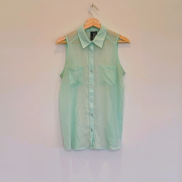 2/$20 Fun and flirt blouse - Picture 1 of 5